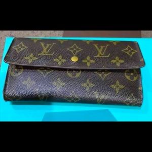 Authentic LV international wallet